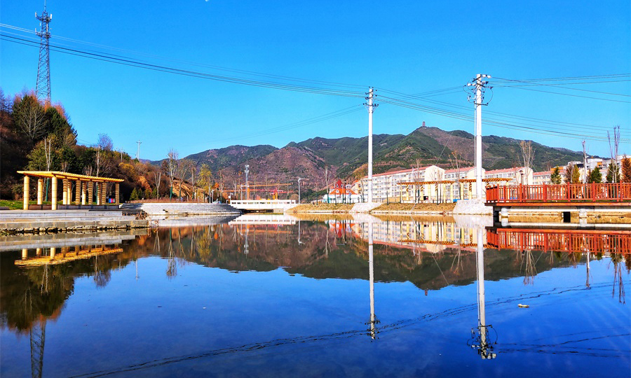 图为治理完成后的虢川河河道及沿线景观。（师华鹏 摄）