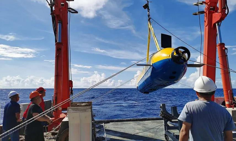 近日，中国船舶集团七一〇所全海深无人自主潜航器项目组，随“东方红3”号科考船圆满完成了为期44天的西太平洋马里亚纳海域海试任务。全海深无人自主潜航器成功完成了万米级海试及试验性应用，最大下潜深度达到10218米，并获取了完整的万米级温盐剖面观测数据，填补了我国无人自主潜航器万米深海观测应用的空白。