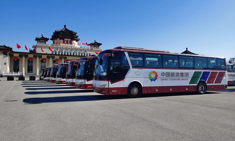 近日，北京冬奥赛事进行得如火如荼，中国旅游集团奋战在一线，不辞辛苦，坚守岗位，全力以赴做好冬奥运输服务保障任务。图为中旅集团汽车整装待发。