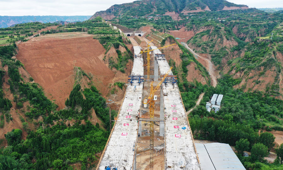 运三高速连接线工程是连接山西省和河南省及中原地区的重要通道，其建设对实现山西省高速公路联网，消除交通“瓶颈”，加强豫、晋、陕多个省份的有效衔接，构建“黄河金三角”经济协作区，提高网络化程度和缩短区际经济差距等方面都具有重要的作用和意义。