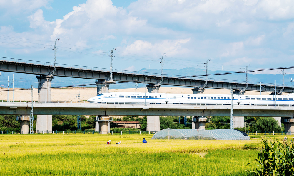 12月16日，中国中铁多家单位参建的中越国际通道弥勒至蒙自高速铁路开通运营。昆明南站至红河站最快69分可达，云南省红河哈尼族彝族自治州境内弥勒、开远、蒙自等三地实现半小时通达。