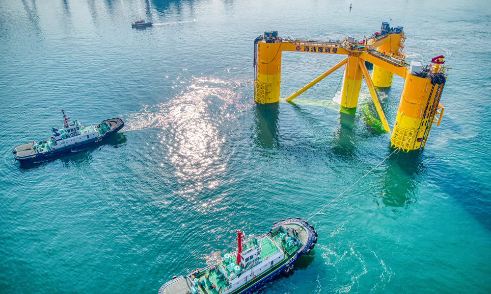 “海油观澜号”是我国第一个工作海域距离海岸线100公里以上、水深超过100米的浮式风电平台，它的建成投用将使我国海上风电的自主开发能力从不到50米提升至100米级水深以上水平，为我国风电开发从浅海走向深远海奠定坚实基础。