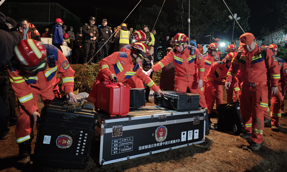 2月8日上午，四川省宜宾市筠连县沐爱镇发生山体滑坡，造成数间民房被掩埋和多人失联。灾情发生后，中交集团迅速启动应急响应，调集物资设备奔赴现场开展应急救援工作。2月8日16时，接到国家安全生产应急救援指挥中心调度指令后，国家隧道应急救援中国交建重庆队立即出动22名指战员携带相关通信指挥车、无人机、救援仪器设备赶赴现场。