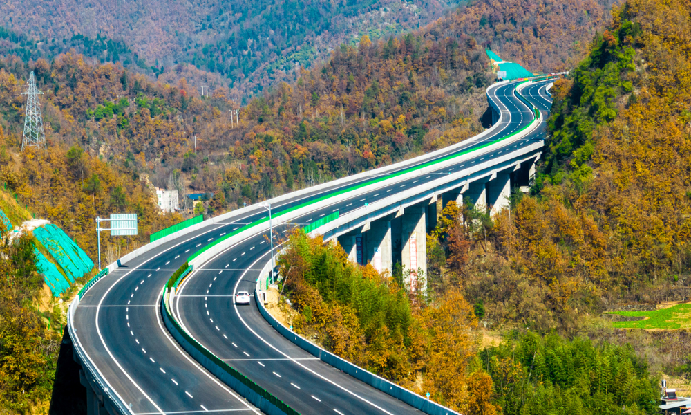 项目的建成通车，填补了十堰西南部地区南北高速公路的空白，有利于优化鄂豫陕渝毗邻地区路网结构，带动沿线地区资源开发利用和经济社会高质量发展。