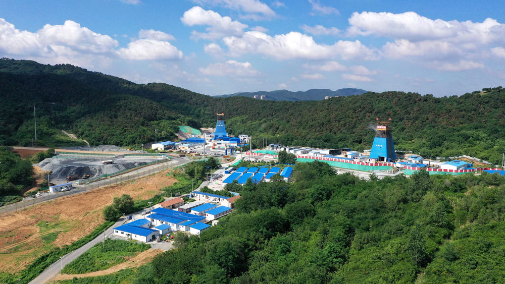 截至3月24日，陈台沟铁矿项目自开工以来累计开挖外运土石方80.74万立方米，预应力锚索累计完成1.26万米，锚杆累计完成2.9万米，坡面硬化累计完成4万平方米。