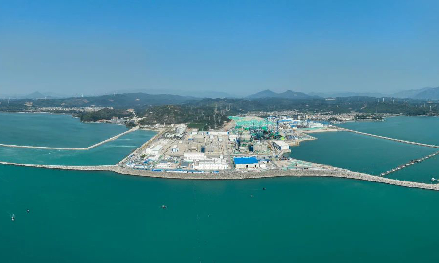 漳州核电是华龙一号批量化建设的始发地，也是全球最大华龙一号核电基地，项目规划建设6台华龙一号核电机组，当前1号机组已投入商业运行，2号机组计划今年第四季度投入商业运行，3、4号机组已于2024年开工建设，5、6号机组正在有序推进前期工作。