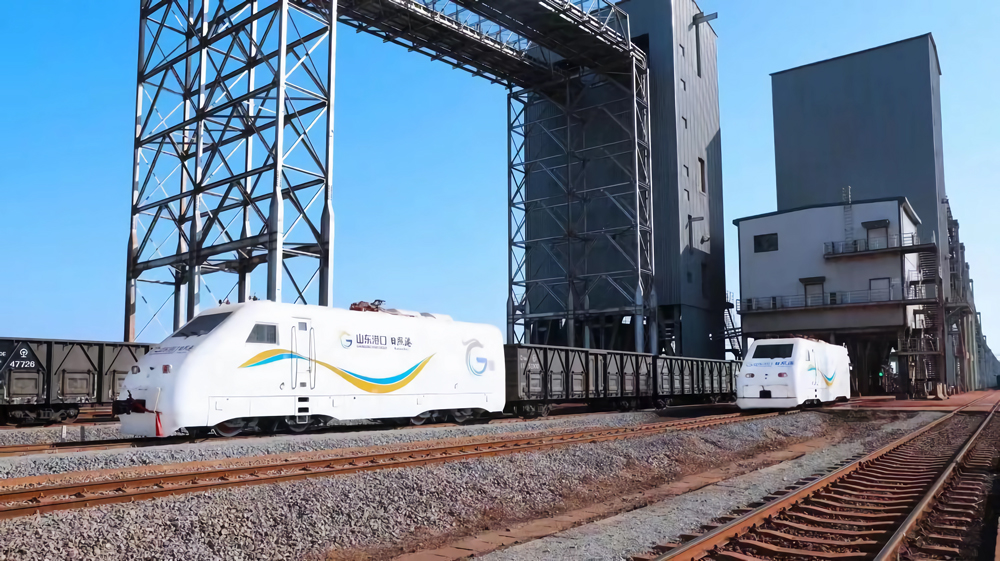 近日，日照港岚山港区散粮装车系统顺利封顶，这一节点的达成，标志着由中国煤炭科工集团旗下科工储装为日照港港区承建的第10套装车系统项目成功推进实施。该智能装车系统建成后将显著提升日照港岚山港区散粮运输效能，通过实现散粮远程智能化装载，有效规避错装、多装、少装等问题，全面提高作业的精准度与整体效率。