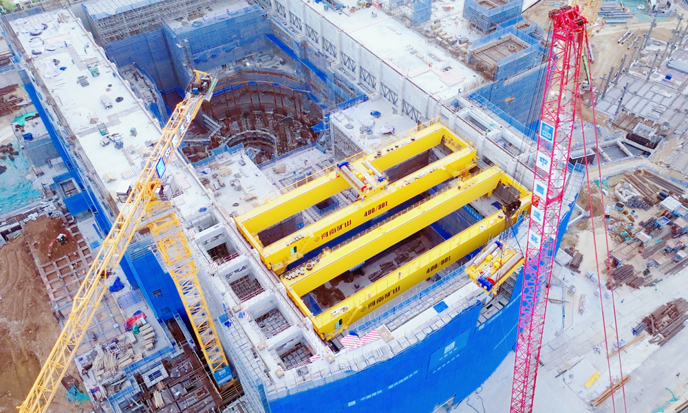 据介绍，杜瓦底座落位安装完毕后，主机核心部件将陆续进场安装。根据计划，BEST将于2027年底建成。该装置建设的稳步推进，对于我国率先开展前沿聚变科学研究、验证未来聚变堆关键技术、持续引领国际聚变能发展具有重大战略意义。