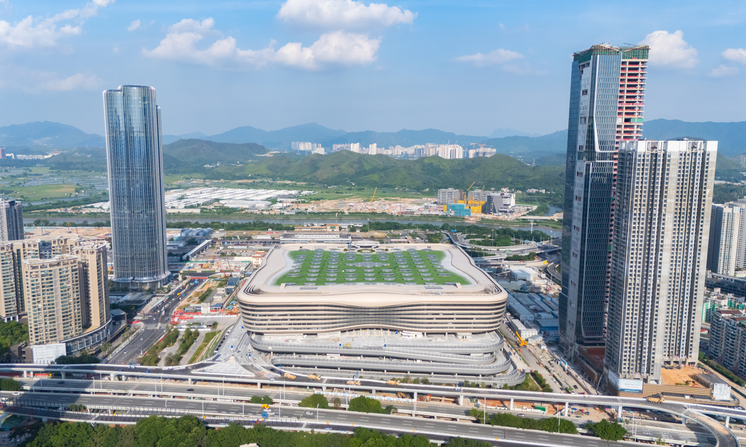 全球最大陆路口岸单体建筑即将收尾