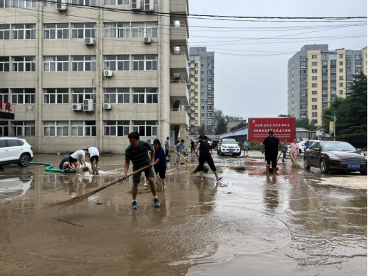 中煤地质总局：支部挺起来 党员站出来 风雨中构筑防汛抗灾堤坝0806(1)(1)2960.png