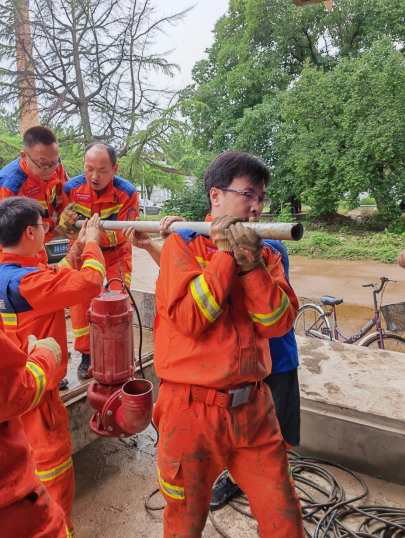 中煤地质总局：支部挺起来 党员站出来 风雨中构筑防汛抗灾堤坝0806(1)(1)3032.png