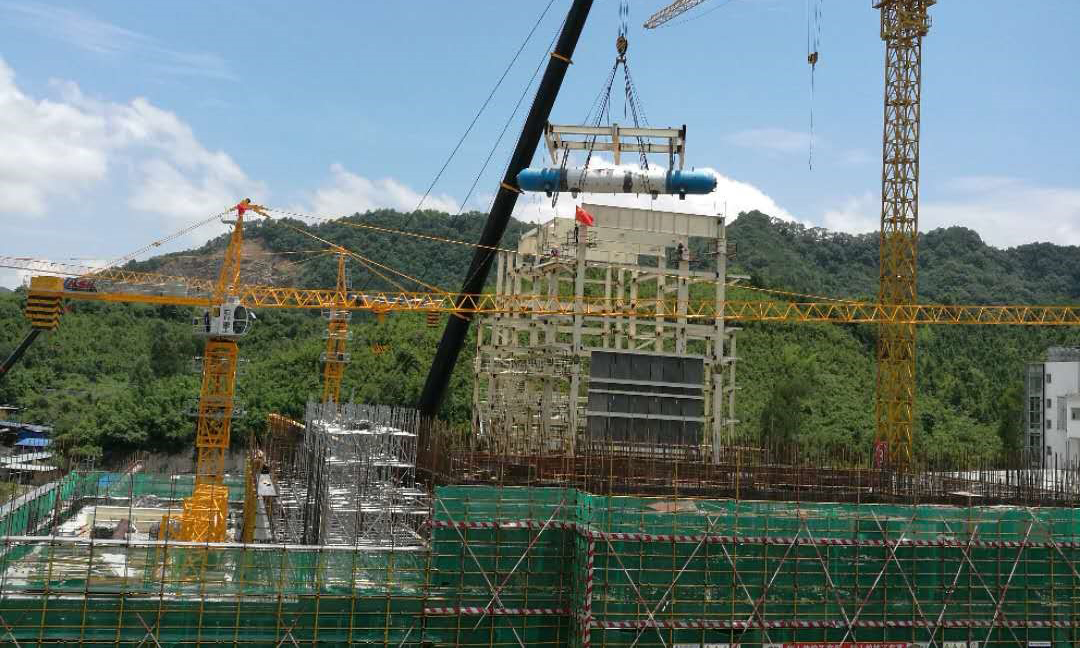 近日，中国化学工程四化建完成瀚蓝（南平）固废处理有限公司建阳区（建瓯市、武夷山市）生活垃圾焚烧发电厂技改扩能项目锅炉汽包吊装。该项目建设规模日处理生活垃圾600吨/天，建筑面积15148m2，年处理生活垃圾21.9万吨，年发电量8792万度，计划于2020年12月31日完工并网发电。